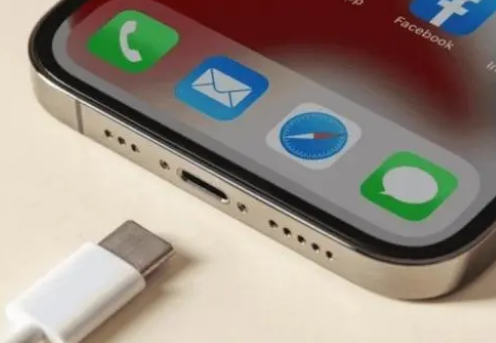 平南苹果15维修分享iPhone15改USB-C接口后能和安卓用户互借充电器吗 